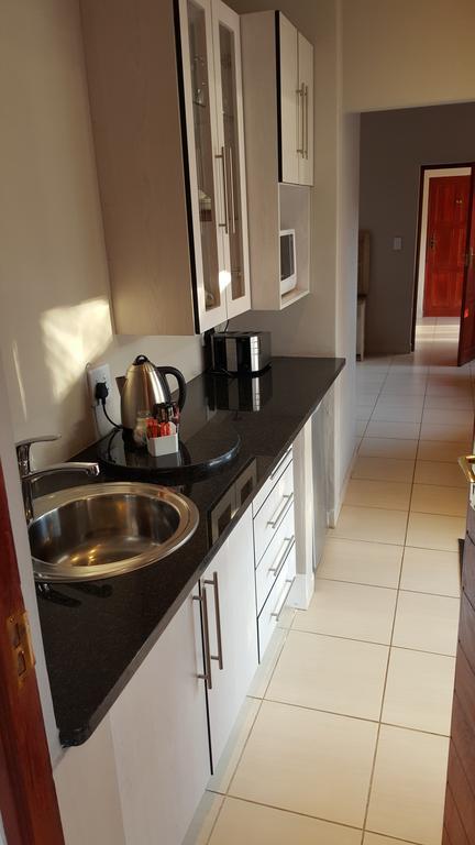 Casa Bianca Guest Lodge Hartbeespoort Bilik gambar