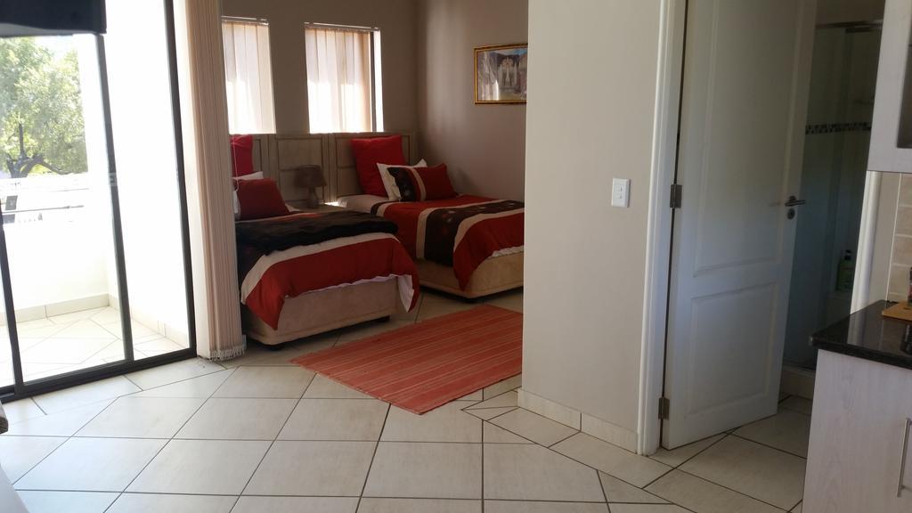 Casa Bianca Guest Lodge Hartbeespoort Bilik gambar